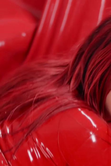 [Bianca Beauchamp唯美视频]ID0010 Sea of Red Latex--性感提示：半裸出镜欲火焚