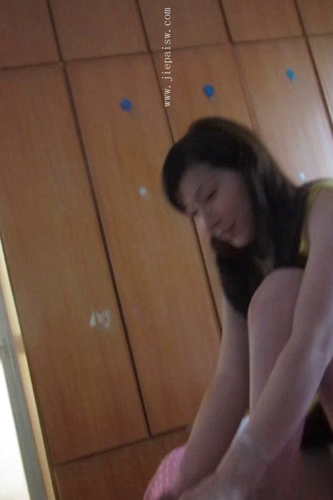 [大忽悠买丝袜街拍视频]ID0019 2011【家中脱丝袜清纯美女原味】清纯美