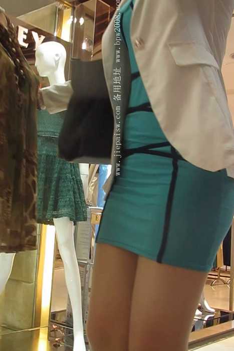 [大忽悠买丝袜街拍视频]ID1383 2014.1.18【屌丝的逆袭】包臀制服蓝裙丝