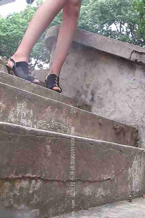 [大忽悠买丝袜街拍视频]ID1390 2014.1.24【街拍丝袜忽悠强袭】3个夜店上