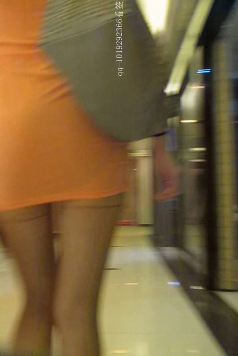 [大忽悠买丝袜街拍视频]ID1392 2014.1.26【街拍丝袜忽悠强袭】2个丝袜制