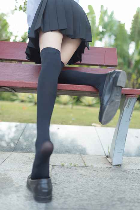 [风之领域美腿丝袜写真]ID0003 NO.003 黑丝美腿户外 [39P-78MB]--性感提示