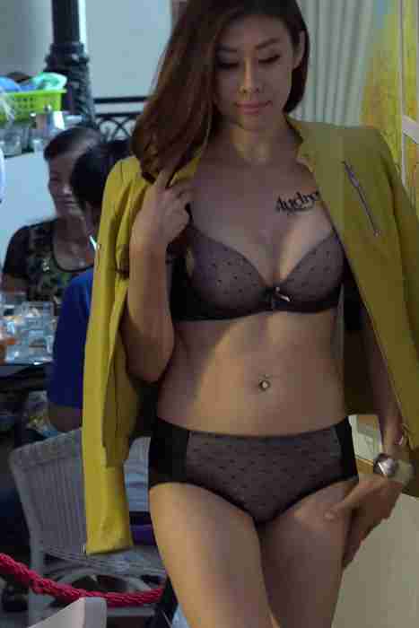 [各类性感视频]ID0079 2015板桥 Part13--性感提示：乳房高耸G杯全身丝袜