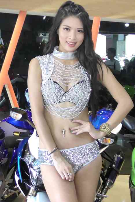 [各类性感视频]ID0093 2015欧&艺  Ann--性感提示：红粉佳人高挑时尚裤衩