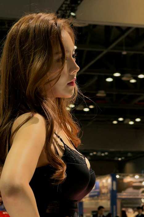 [各类性感视频]ID0122 2015首尔车展 03--性感提示：舍宾丝袜极度兴奋撕