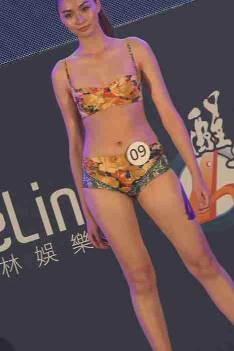[各类性感视频]ID0190 2017伊林醒吾之星女生模特儿比基尼泳装走秀 [