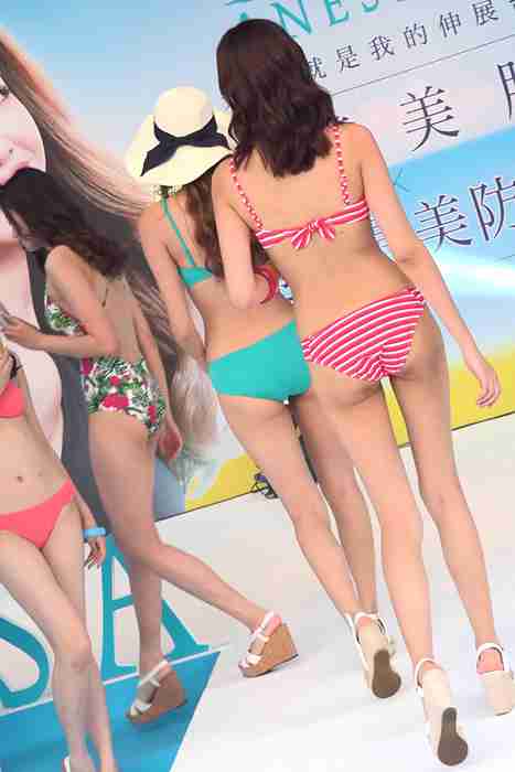 [各类性感视频]ID0194 2017新光三越安耐晒比基尼泳装秀谢幕 [MP4-179M]