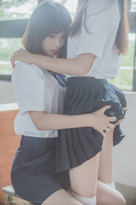 [性感妹子桜桃喵写真]ID0058.百合（桜桃喵&疯猫ss）--性感提示：大奶