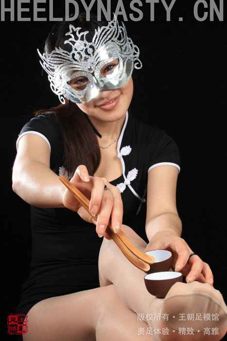 [王朝贵足绝美完整版]ID0005 【2009-03-05】【室内套图】宣萱黑色绣花旗
