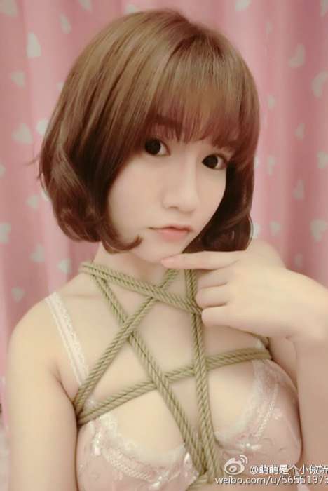 [微博网红]ID0021 k8傲娇萌萌Vivian 微博[269P-53M]--性感提示：网袜炫酷时