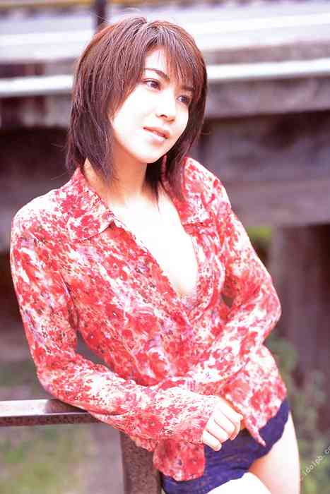 [唯美写真杂集]ID0014 2004.11.26 三浦敦子 写真集 SANCTUARY--性感提示：朱