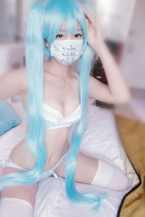 [萝莉液液酱YeYe写真]ID0020 兔女郎视频--性感提示：浑圆翘臀紧身裤学